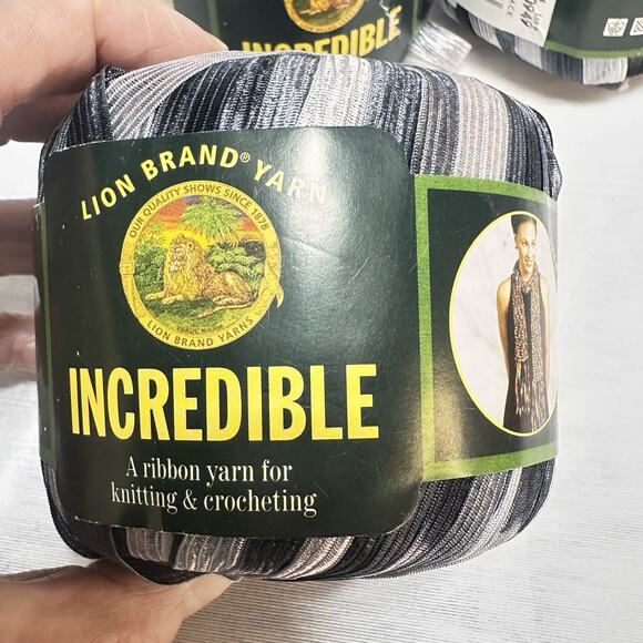 Lion Brand 4 Balls INCREDIBLE Vintage Ribbon Yarn ACCENT ON BLACK grey lot - Picture 3 of 6